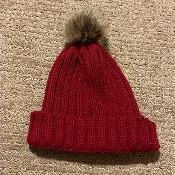 Red beanie with faux fur Pom Pom - Picture 1 of 1